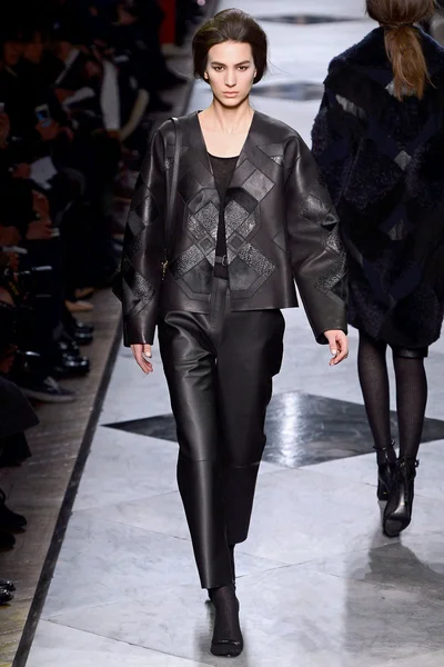 Look 4